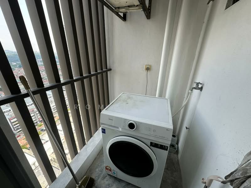 Servis Apartment untuk Disewa di Evo Soho Suite - Roman Lee - Balcony - PropertyGuru.com.my