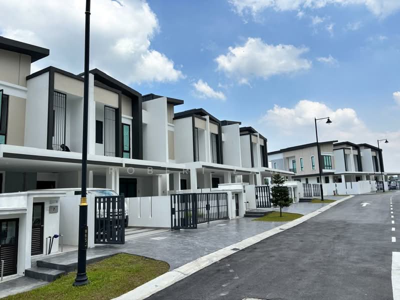 2-storey Terraced House for Sale in Bandar Kinrara Seksyen 1 (Bandar Kinrara) - Robert Law - Exterior - PropertyGuru.com.my