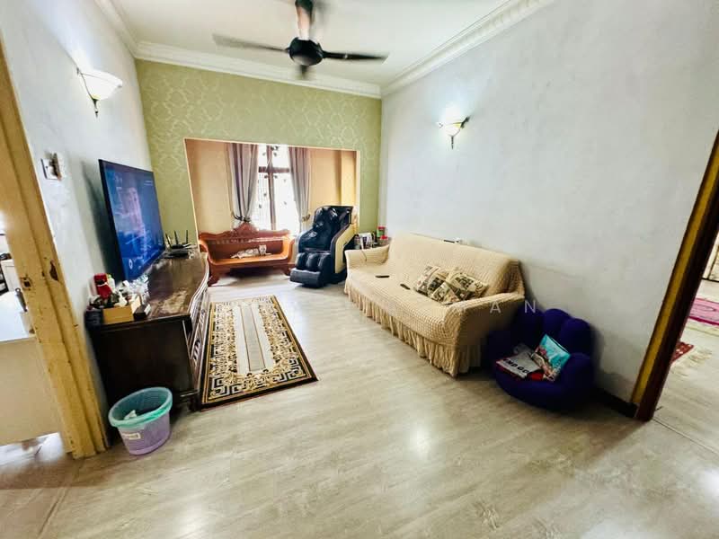 Rumah Berkembar untuk Dijual di Ukay Perdana (Ulu Kelang) - Asyraf Azman - Living Room - PropertyGuru.com.my