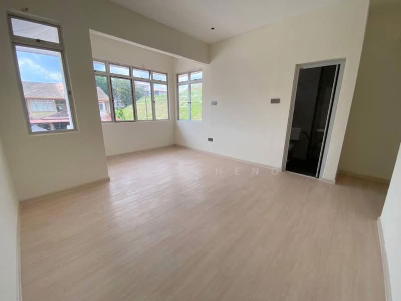 Rumah Teres 2 Tingkat untuk Dijual di Permas Jaya (Johor Bahru) - Yuki Cheng - Living Room - PropertyGuru.com.my