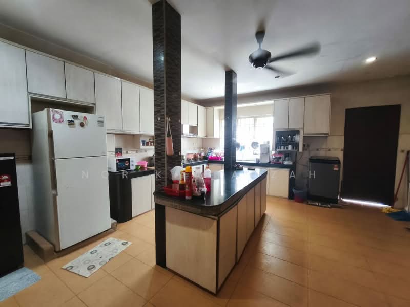 Rumah Teres 2 Tingkat untuk Disewa di Bukit Jelutong (Shah Alam) - Nor Khafadzah - Kitchen - PropertyGuru.com.my