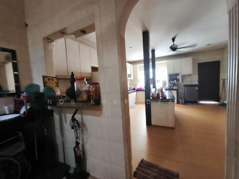 Rumah Teres 2 Tingkat untuk Disewa di Bukit Jelutong (Shah Alam) - Nor Khafadzah - Kitchen - PropertyGuru.com.my