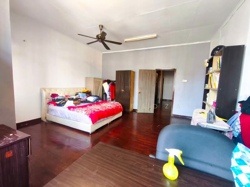 Rumah Teres 2 Tingkat untuk Disewa di Bukit Jelutong (Shah Alam) - Nor Khafadzah - Bedroom - PropertyGuru.com.my