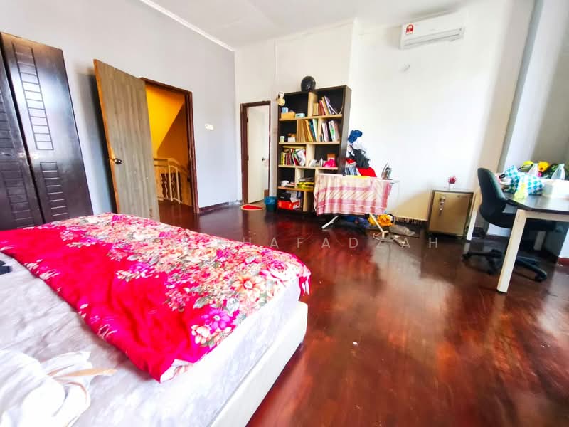 Rumah Teres 2 Tingkat untuk Disewa di Bukit Jelutong (Shah Alam) - Nor Khafadzah - Bedroom - PropertyGuru.com.my