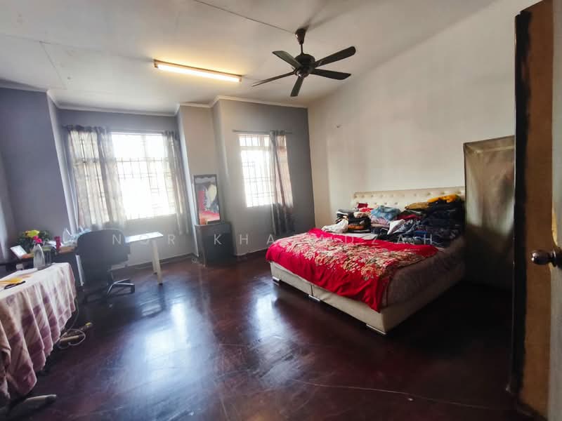 Rumah Teres 2 Tingkat untuk Disewa di Bukit Jelutong (Shah Alam) - Nor Khafadzah - Bedroom - PropertyGuru.com.my