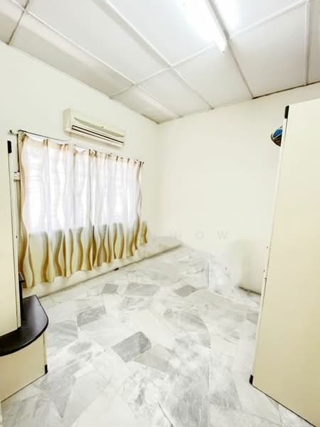 1-storey Terraced House for Sale in Bandar Kinrara Seksyen 1 (Bandar Kinrara) - Eric How - Interior - PropertyGuru.com.my