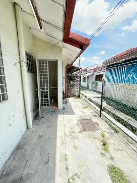 1-storey Terraced House for Sale in Bandar Kinrara Seksyen 1 (Bandar Kinrara) - Eric How - Exterior - PropertyGuru.com.my
