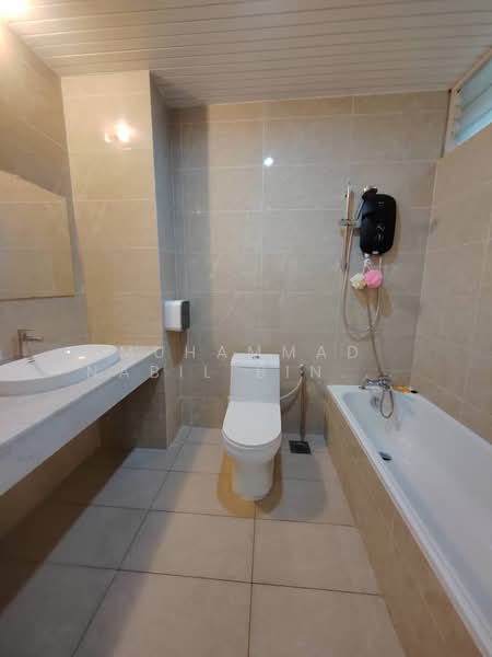 Pangsapuri untuk Dijual di Taman Hijau Apartment - Muhammad Nabil Bin Noor Shahwan - Bathroom - PropertyGuru.com.my