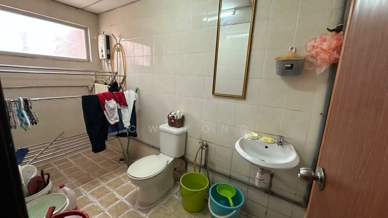 Rumah Bandar untuk Dijual di Jalan Ipoh (Kuala Lumpur) - CW Kong - Bathroom - PropertyGuru.com.my