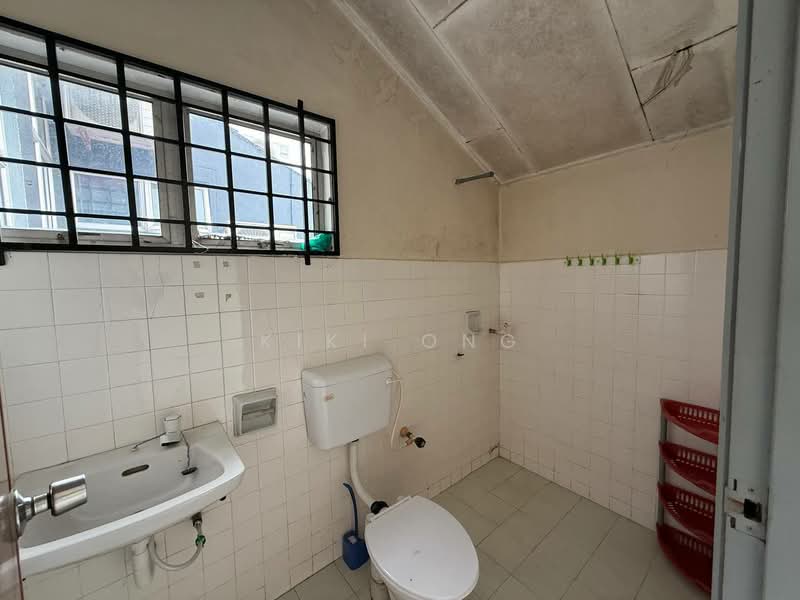 2-storey Terraced House for Sale in Taman Universiti (Skudai) - Kiki Ong - Bathroom - PropertyGuru.com.my