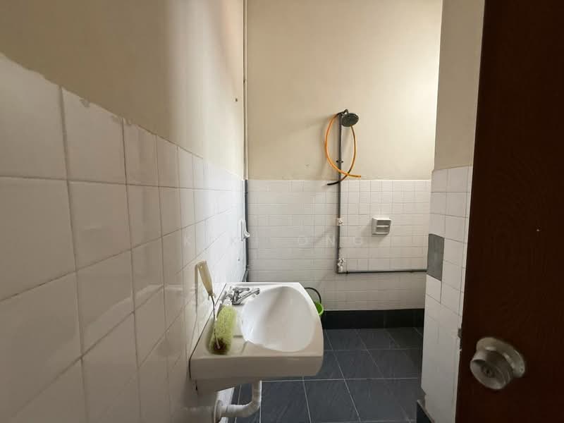 2-storey Terraced House for Sale in Taman Universiti (Skudai) - Kiki Ong - Bathroom - PropertyGuru.com.my