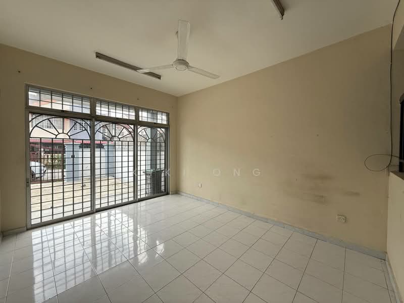 2-storey Terraced House for Sale in Taman Universiti (Skudai) - Kiki Ong - Living Room - PropertyGuru.com.my