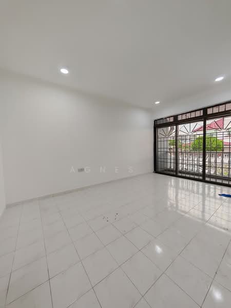 2-storey Terraced House for Sale in Taman Johor Jaya (Johor Bahru) - Agnes . - Living Room - PropertyGuru.com.my