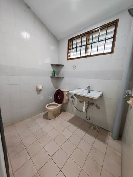 2-storey Terraced House for Sale in Taman Johor Jaya (Johor Bahru) - Agnes . - Bathroom - PropertyGuru.com.my