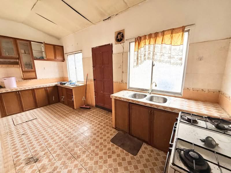 Rumah Teres 2 Tingkat untuk Dijual di Bandar Tasik Puteri (Rawang) - Izzat Zamros - Kitchen - PropertyGuru.com.my
