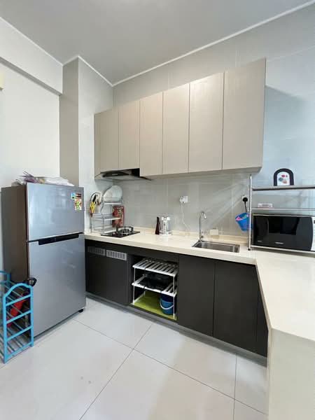 Condominium for Rent at Amberside @ Country Garden Danga Bay - Kent Koh - Kitchen - PropertyGuru.com.my