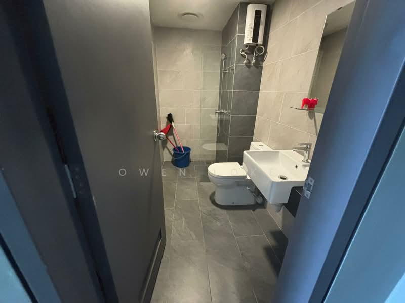 Servis Apartment untuk Disewa di Emporis - Owen Loke - Bathroom - PropertyGuru.com.my