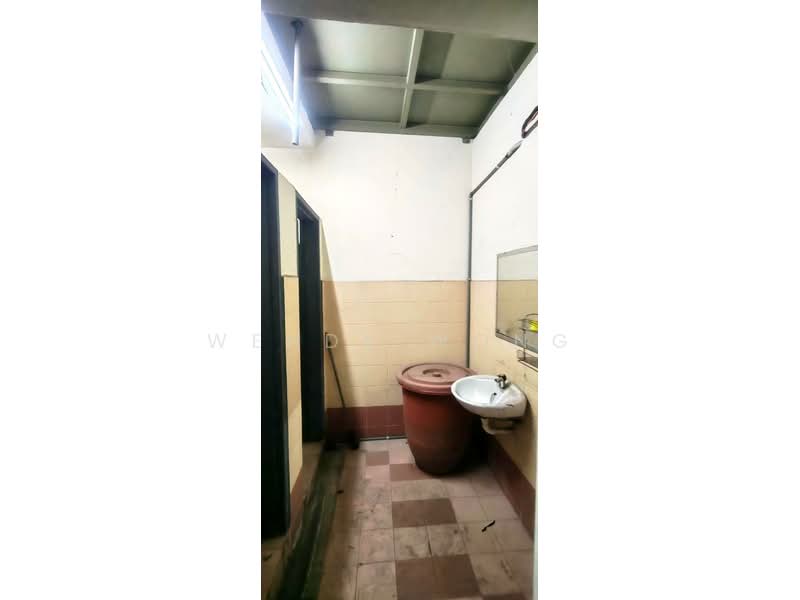 Kilang untuk Disewa di Taman Mount Austin (Tebrau) - Wendy Wong - Bathroom - PropertyGuru.com.my