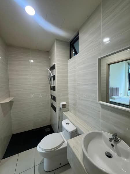 Service Residence for Sale at D'Summit Residences - Kai Siong - Bathroom - PropertyGuru.com.my