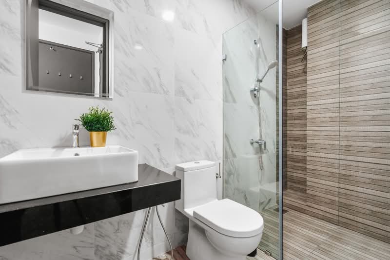 Servis Apartment untuk Disewa di Emporis - Haziq Nawawi - Bathroom - PropertyGuru.com.my
