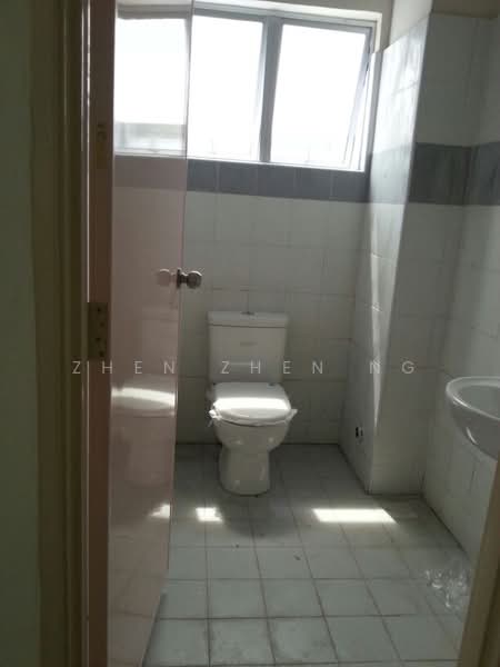 Factory for Rent in Iskandar Puteri (Nusajaya) (Johor) - Zhen Zhen Ng - Bathroom - PropertyGuru.com.my