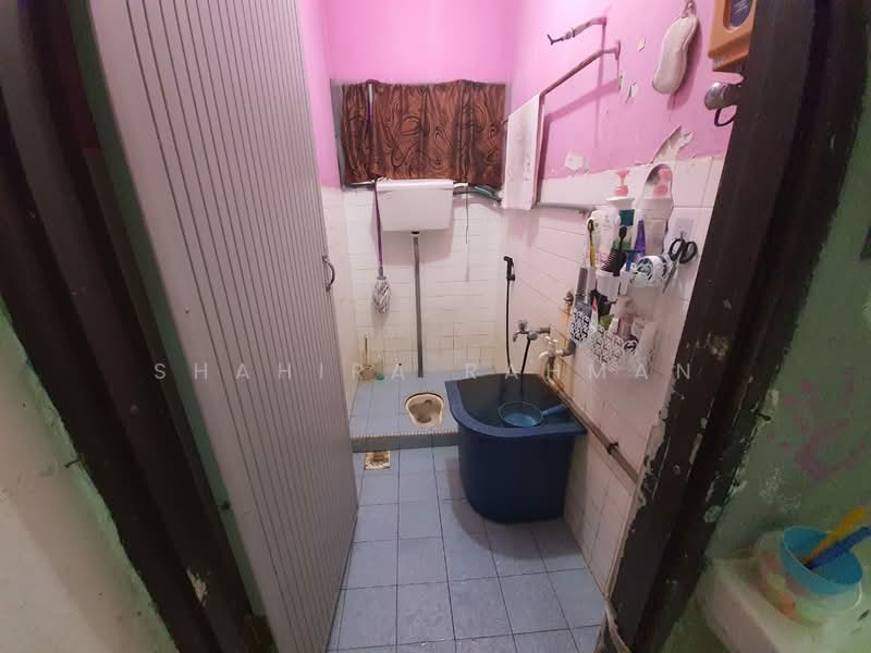Rumah Teres 2 Tingkat untuk Dijual di Bukit Setongkol (Kuantan) - Shahira Rahman - Bathroom - PropertyGuru.com.my