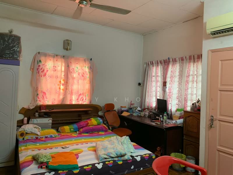 2-storey Terraced House for Sale in Taman Sungai Besi Indah (Seri Kembangan) - Jay Khoo - Bedroom - PropertyGuru.com.my