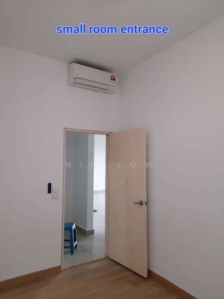 Kondominium untuk Dijual di Lakeville Residence - Nic Low - Entrance - PropertyGuru.com.my