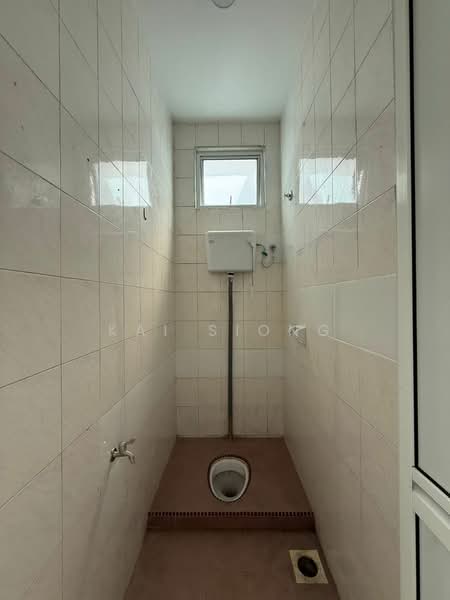 Rumah Teres 2 Tingkat untuk Dijual di Taman Puteri Wangsa (Ulu Tiram) - Kai Siong - Bathroom - PropertyGuru.com.my