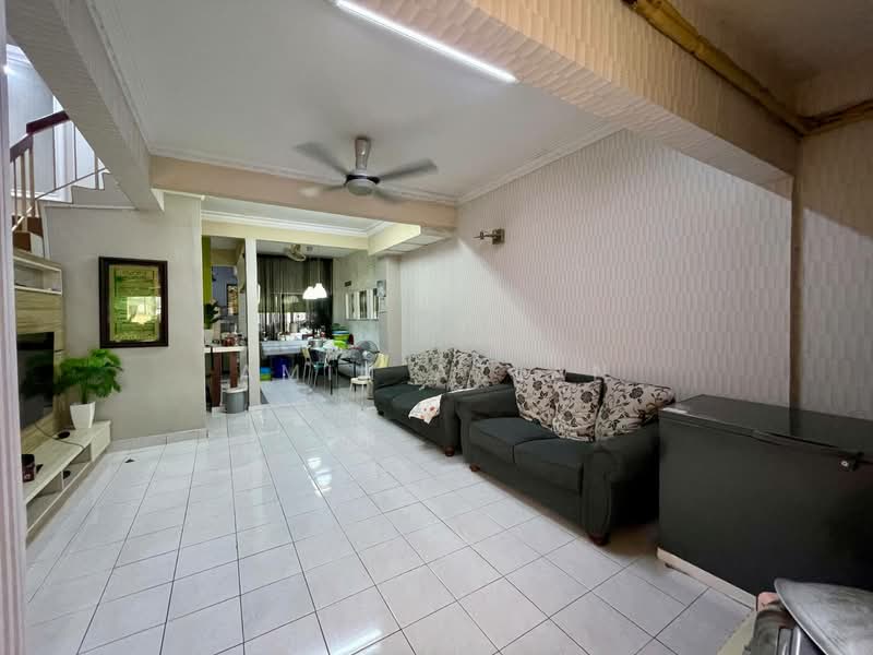 Rumah Teres 2 Tingkat untuk Dijual di TAMAN PUCHONG UTAMA (Puchong) - Amin Azlan - Living Room - PropertyGuru.com.my