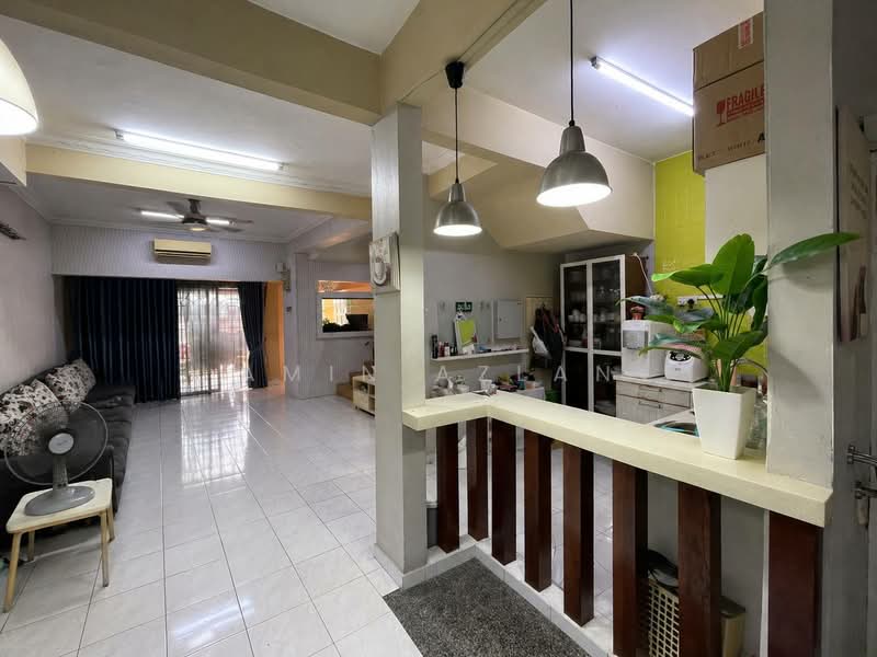 Rumah Teres 2 Tingkat untuk Dijual di TAMAN PUCHONG UTAMA (Puchong) - Amin Azlan - Living Room - PropertyGuru.com.my