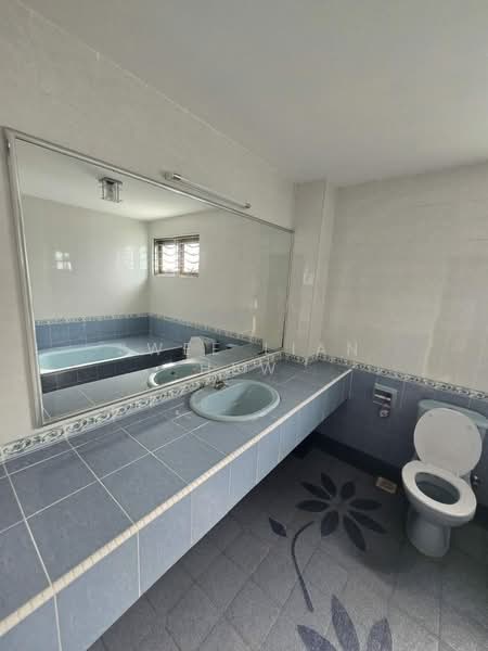 Semi-Detached House for Sale in Taman Bukit Mewah Fasa 9 (Kajang) - Swee Lian Hew - Bathroom - PropertyGuru.com.my