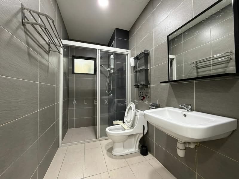 Kondominium untuk Disewa di The Henge - Alex Seet - Bathroom - PropertyGuru.com.my