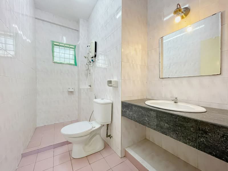Condominium for Sale at Oakleaf Park - Abid Sabarudin - Bathroom - PropertyGuru.com.my