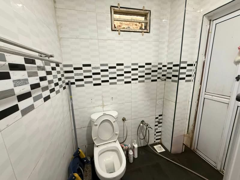 Rumah Teres 2 Tingkat untuk Dijual di Bukit Sentosa (Rawang) - May Liong - Bathroom - PropertyGuru.com.my