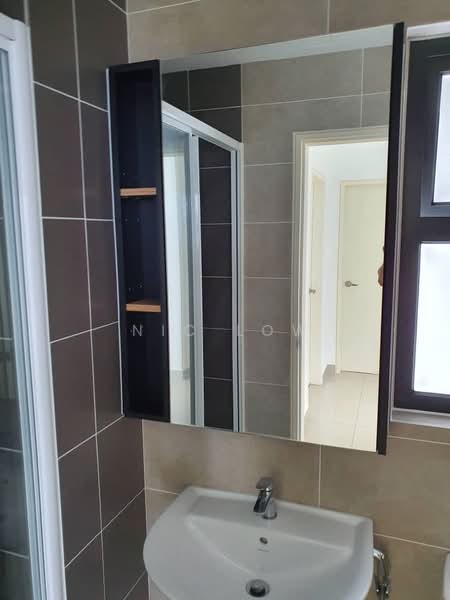 Kondominium untuk Dijual di Lakeville Residence - Nic Low - Bathroom - PropertyGuru.com.my