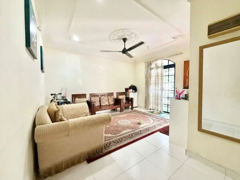 Rumah Teres 2 Tingkat untuk Dijual di Seksyen 7 (Shah Alam) - Farah Hanan - Living Room - PropertyGuru.com.my