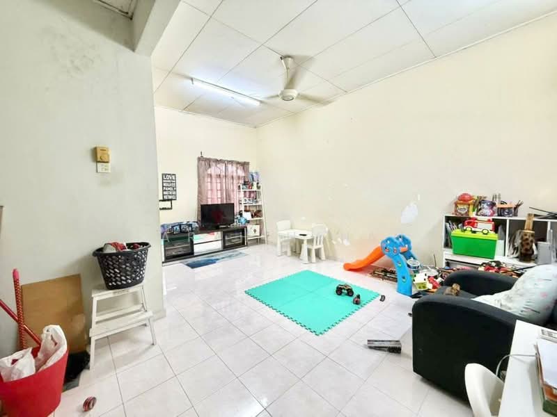 Rumah Teres 2 Tingkat untuk Dijual di Seksyen 7 (Shah Alam) - Farah Hanan - Living Room - PropertyGuru.com.my