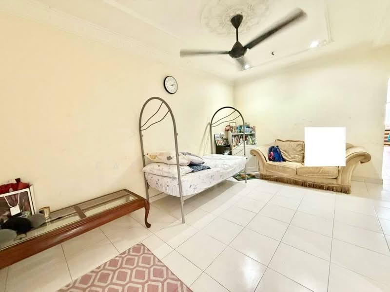 Rumah Teres 2 Tingkat untuk Dijual di Seksyen 7 (Shah Alam) - Farah Hanan - Living Room - PropertyGuru.com.my