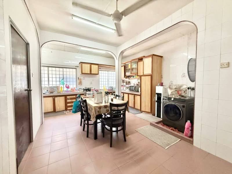 Rumah Teres 2 Tingkat untuk Dijual di Seksyen 7 (Shah Alam) - Farah Hanan - Kitchen - PropertyGuru.com.my