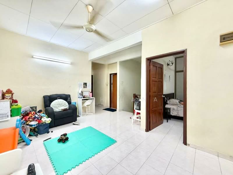 Rumah Teres 2 Tingkat untuk Dijual di Seksyen 7 (Shah Alam) - Farah Hanan - Living Room - PropertyGuru.com.my