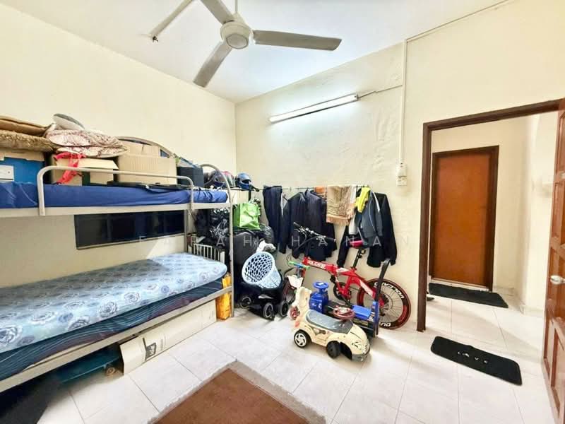 Rumah Teres 2 Tingkat untuk Dijual di Seksyen 7 (Shah Alam) - Farah Hanan - Bedroom - PropertyGuru.com.my