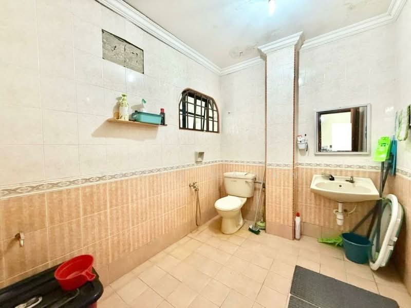 Rumah Teres 2 Tingkat untuk Dijual di Seksyen 7 (Shah Alam) - Farah Hanan - Bathroom - PropertyGuru.com.my