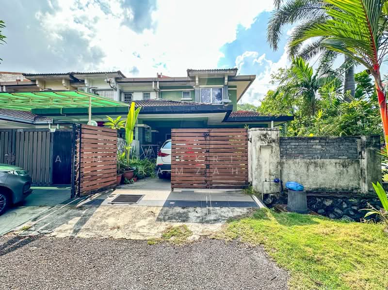 2-storey Terraced House for Sale in Bandar Putra Permai (Seri Kembangan) - Ahmad Fikri Amer Hamzah - Exterior - PropertyGuru.com.my