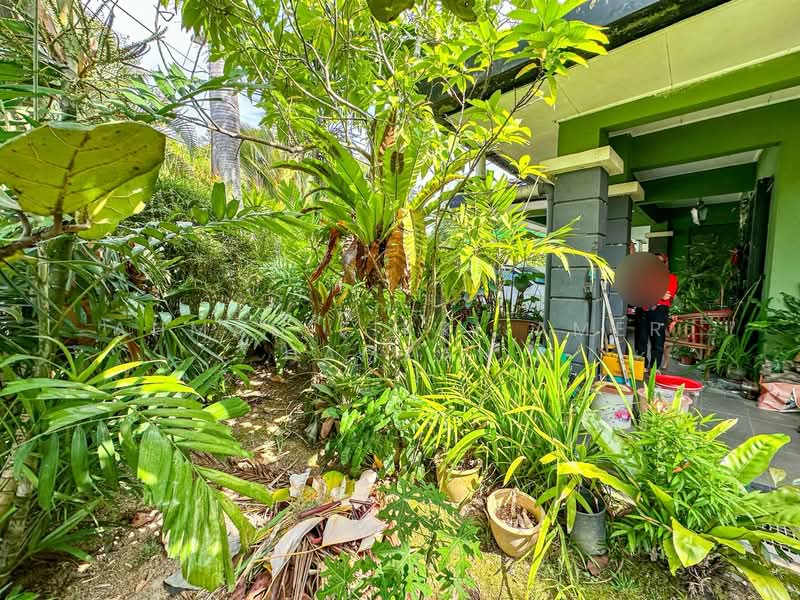 2-storey Terraced House for Sale in Bandar Putra Permai (Seri Kembangan) - Ahmad Fikri Amer Hamzah - Exterior - PropertyGuru.com.my