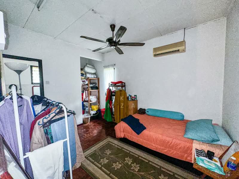 2-storey Terraced House for Sale in Bandar Putra Permai (Seri Kembangan) - Ahmad Fikri Amer Hamzah - Bedroom - PropertyGuru.com.my