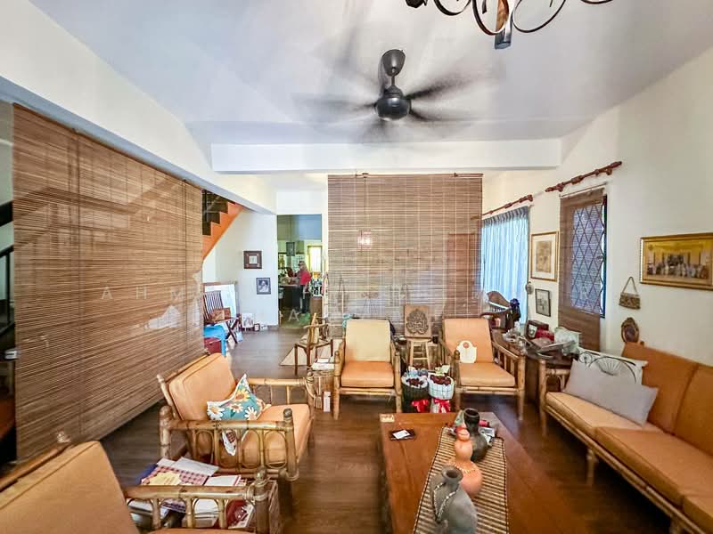 2-storey Terraced House for Sale in Bandar Putra Permai (Seri Kembangan) - Ahmad Fikri Amer Hamzah - Living Room - PropertyGuru.com.my