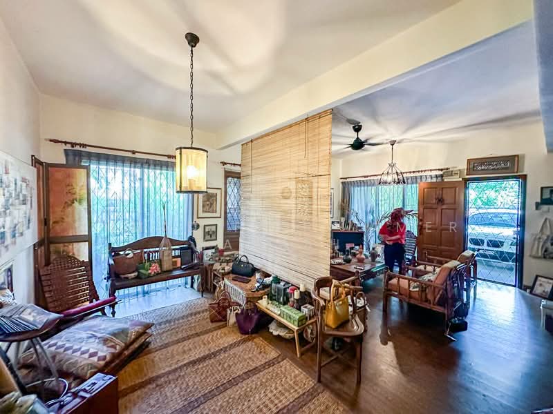 2-storey Terraced House for Sale in Bandar Putra Permai (Seri Kembangan) - Ahmad Fikri Amer Hamzah - Living Room - PropertyGuru.com.my