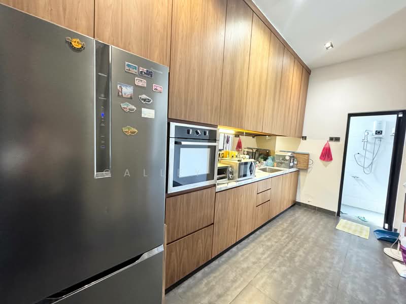 Rumah Teres 2 Tingkat untuk Dijual di Taman Kempas Indah (Tebrau) - Calley Chin - Kitchen - PropertyGuru.com.my