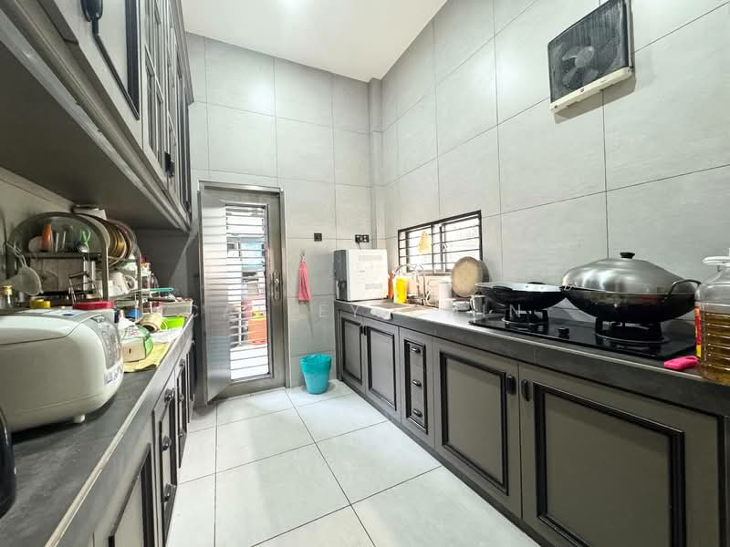 Rumah Teres 2 Tingkat untuk Dijual di Taman Kempas Indah (Tebrau) - Calley Chin - Kitchen - PropertyGuru.com.my